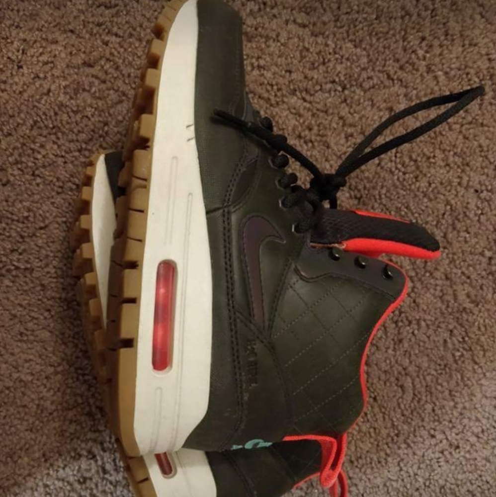 Nike air max 1mid boots water resistant size 6
